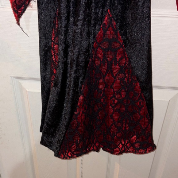 Spirit Black and Red Kids Gothic Costume size S - Picture 9 of 9